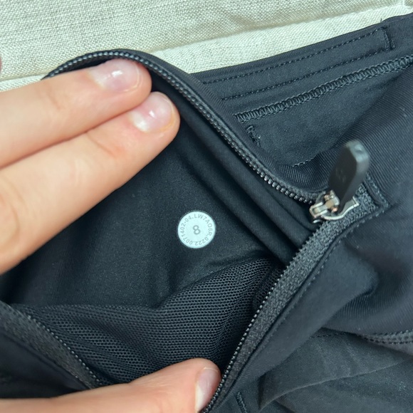Lululemon Speed Up 2.5” Shorts - Picture 4 of 5